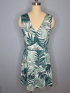 H&M V-neck Sleeveless Dress Medium White, Green Casual